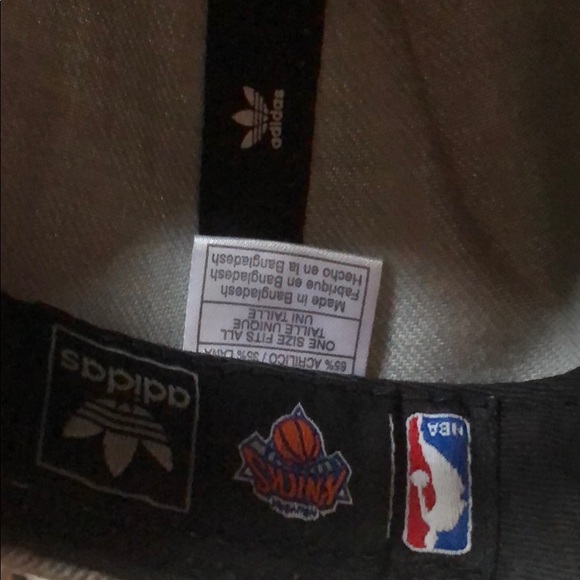 New York Knicks Adidas SnapBack - Picture 3 of 3